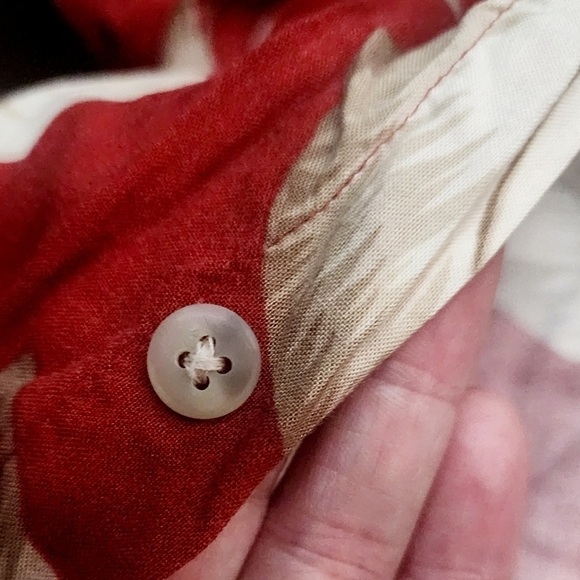 Pierre Cardin • Red/Cream Floral Printed Hawaiian Style Button-Up Shirt Men's M - Picture 5 of 7